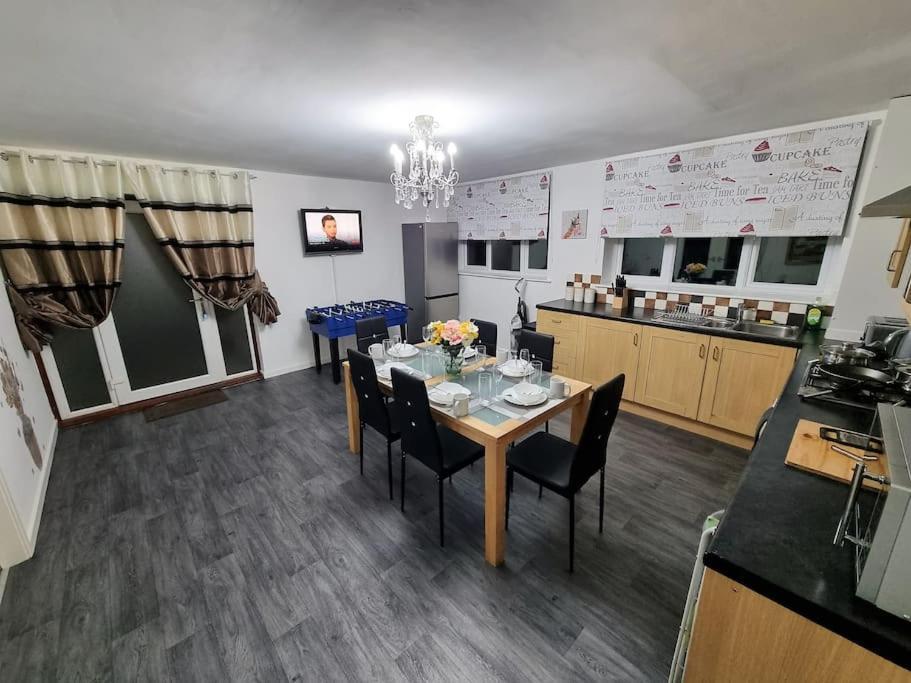 *C.Sani* Setup For Your Most Relaxed & Amazing Stay + Free Parking + Free Fast Wifi * Leeds (West Yorkshire) Exterior foto